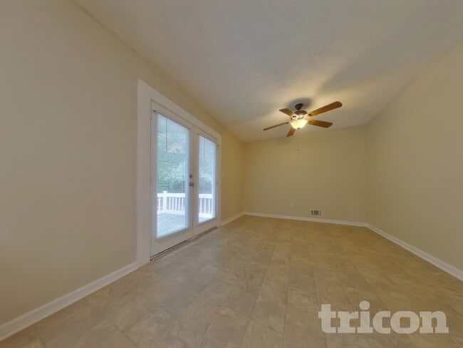 Photo - 117 Normas Way