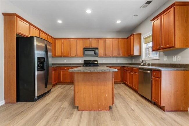 Photo - 1360 Silvergate Dr