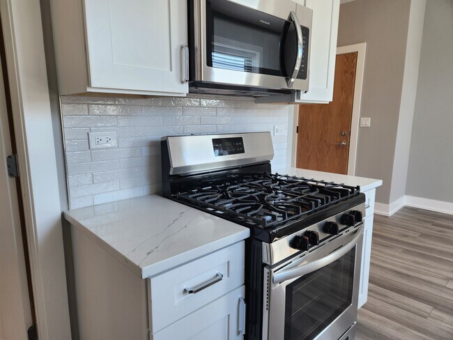 Photo - 3935 N Janssen Ave Unit 2