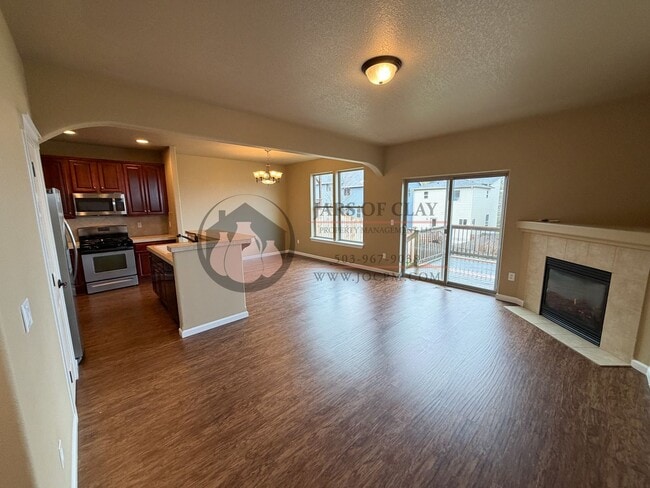 Photo - Move in Special $600 Off First Months-  Brand New Carpet & Freshly Painted