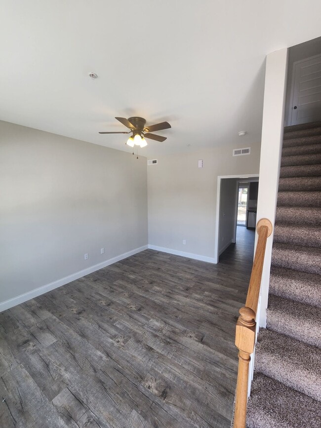 Photo - 107 Towne View Dr