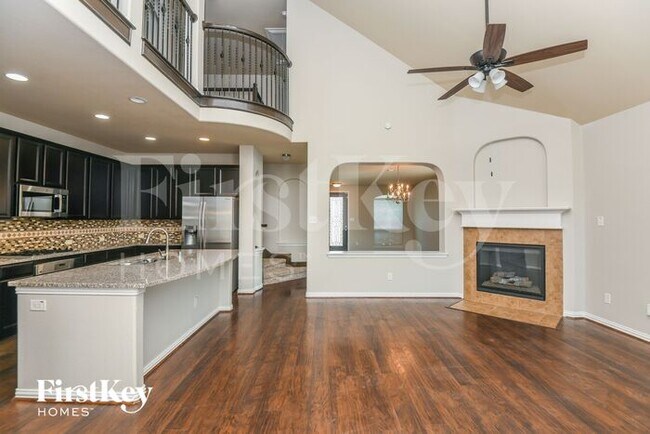 Photo - 520 Glacier St