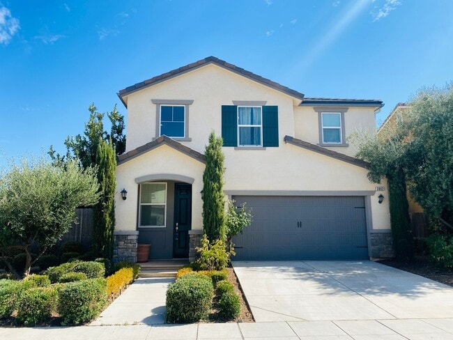 $2,550 Ashlan & Leonard, Beautiful 3 Bedro... - $2,550 Ashlan & Leonard, Beautiful 3 Bedro...