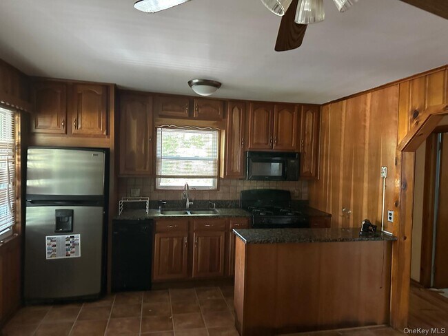11 Richards Ave