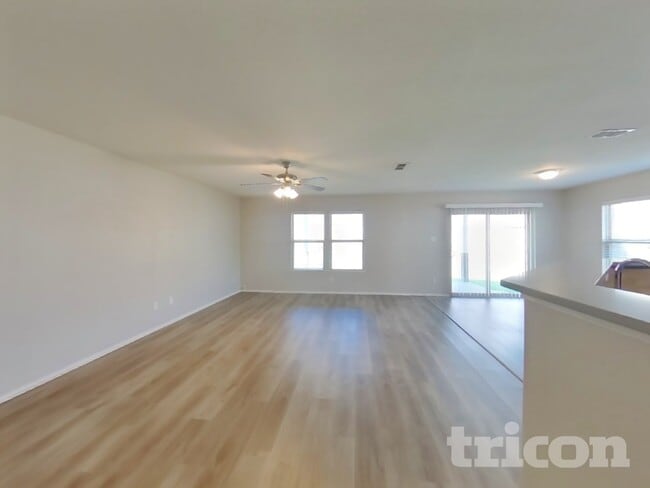 Photo - 528 Shell St