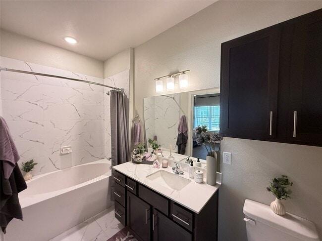 Building Photo - 2102 Antoine Dr Unit 4314 Rental