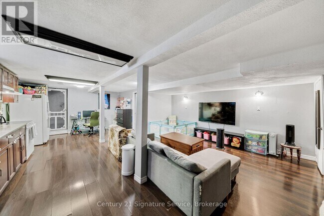 Photo - 144 Voltarie Cres