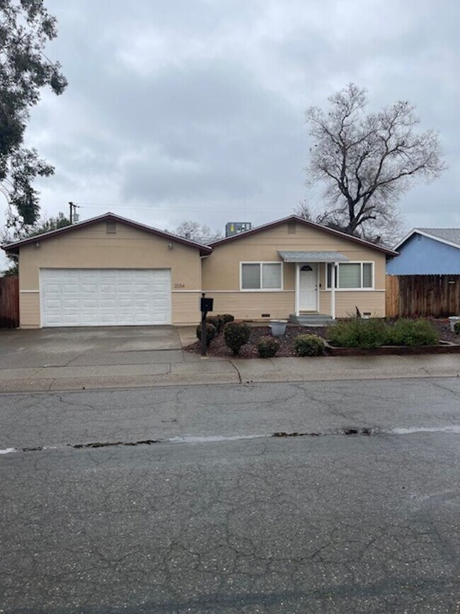 Remodeled home in Starview Neighborhood - Remodeled home in Starview Neighborhood