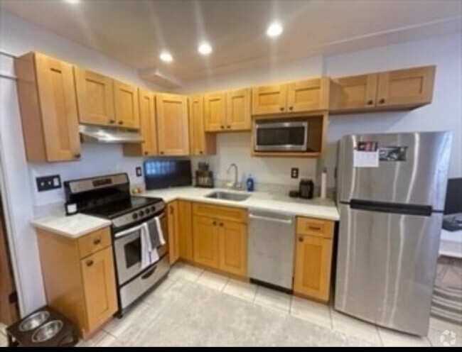 Building Photo - 26 Irving St Unit B Rental