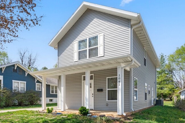 Photo - 1041 E Delmar St