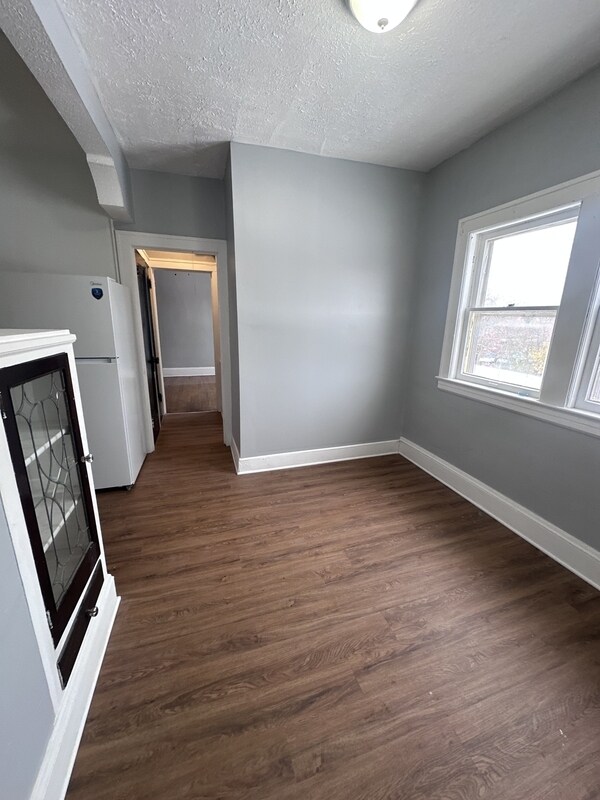 Photo - 1442 W 101st St