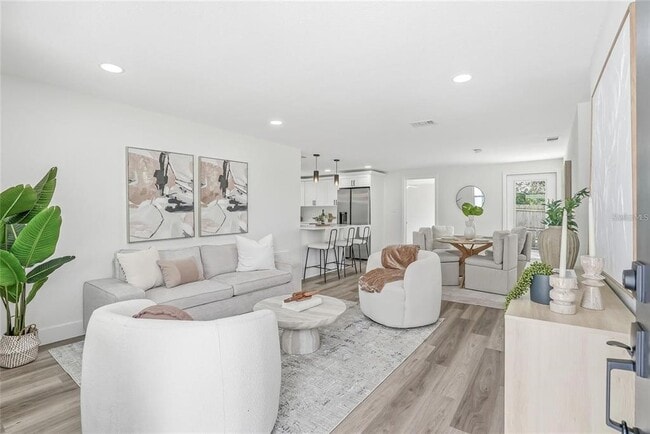 1004 Idlebriar Way