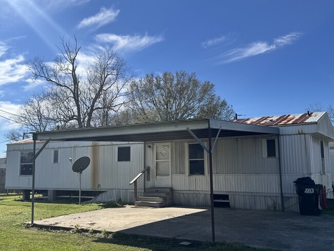 Building Photo - 229 Reggie Rd