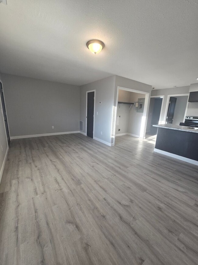 Photo - 2 Bedroom , 1 Bathroom Apartment! Unidad 33 Osage Ridge Rd #6