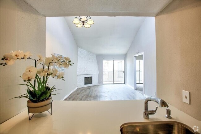 Building Photo - 10075 Westpark Dr Unit 45 Rental