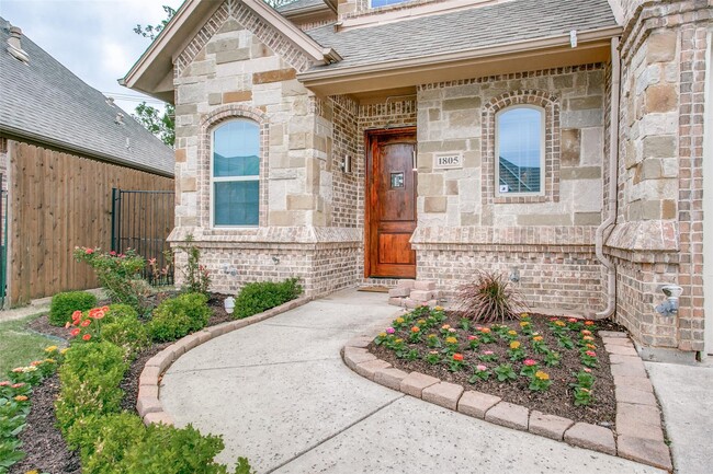 Photo - 1805 Castle Ct