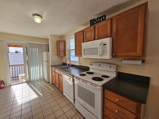 Building Photo - 464 Meridian St Unit C