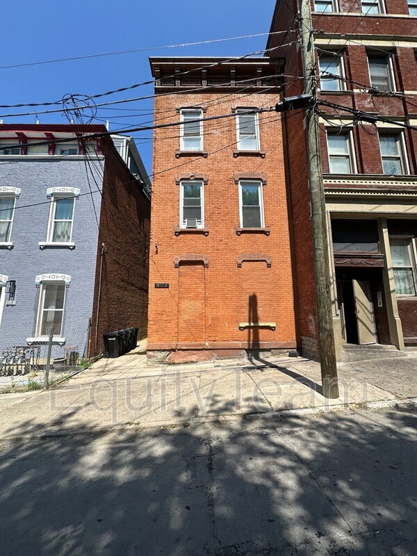 Building Photo - 2153 Loth St Unit Apt 1