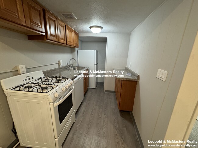 Building Photo - 1337 Commonwealth Ave Rental