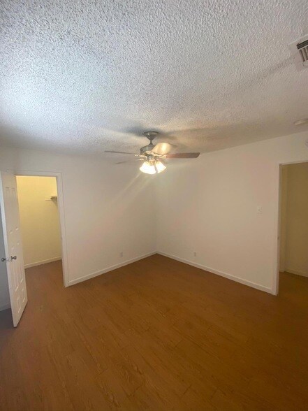 Photo - 3402 S Oak Dr Unidad B