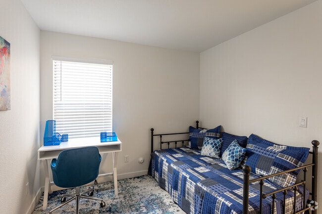 2BR, 2BA - 931 SF
