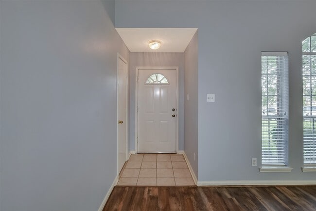Photo - 855 Lake View Dr