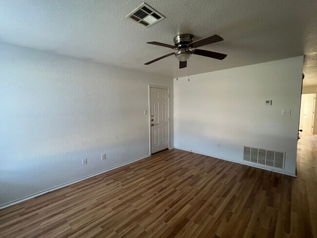 Photo - 2704 Alma Dr Unidad A