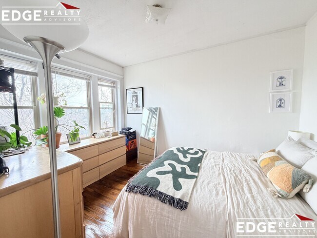 Photo - 264 Kelton St Unit 11