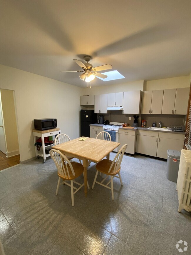 Building Photo - 513 Willow Ave Rental