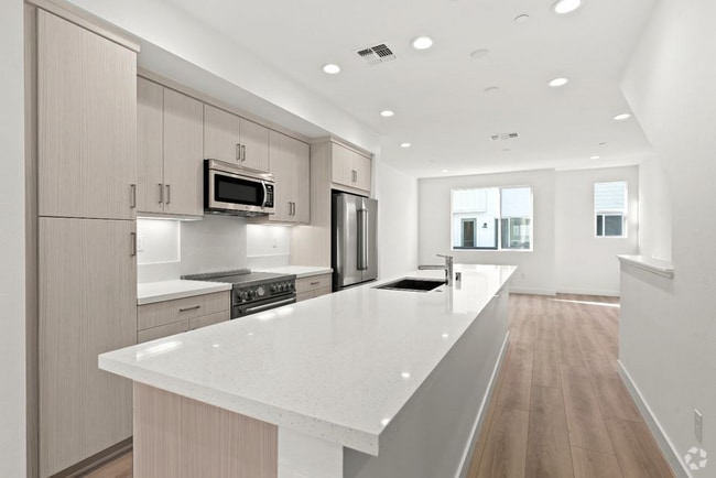 Building Photo - 170 Uptown Cir Unit 170 Rental