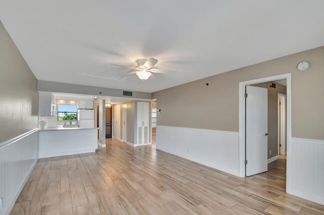 Building Photo - 4640 Lucerne Lakes Blvd W Unit 502