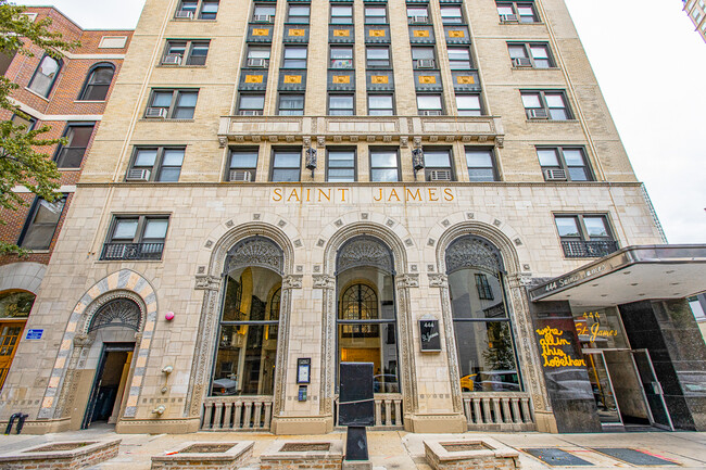 Building Photo - 444 W. St. James Pl. Rental