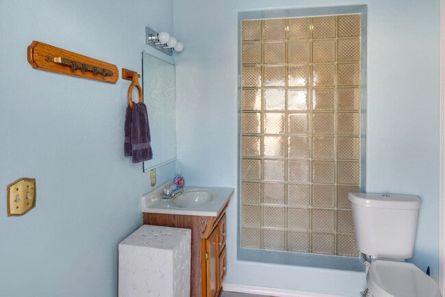 Building Photo - 212 Coral Dr Rental