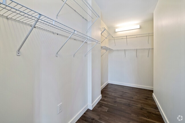 2BR, 2BA - 1,093SF