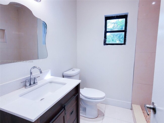 Photo - 1901 NW South River Dr