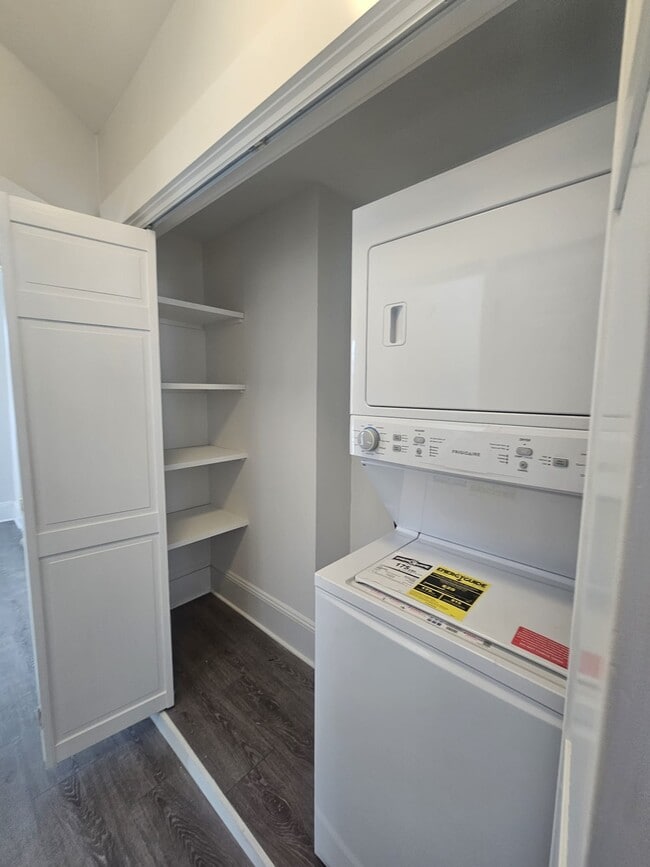 Photo - Fairfield Ave Unit 2nd Left