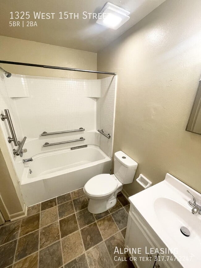 Photo - 1325 W 15th St