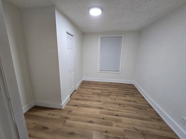 Photo - 1347 W 26th St