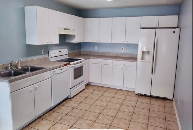 Photo - 769 Meadow Rd