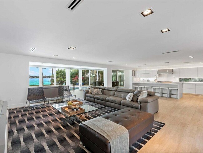 Photo - 714 S Lake Dr