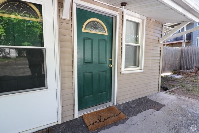 Building Photo - 167 N Main St Rental
