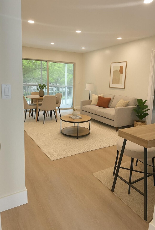 Building Photo - 2720 Forest Hills Blvd Unit 204