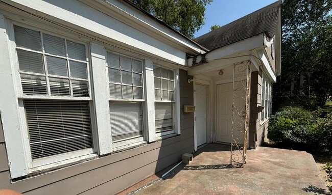 Building Photo - 1040 Madison St Rental