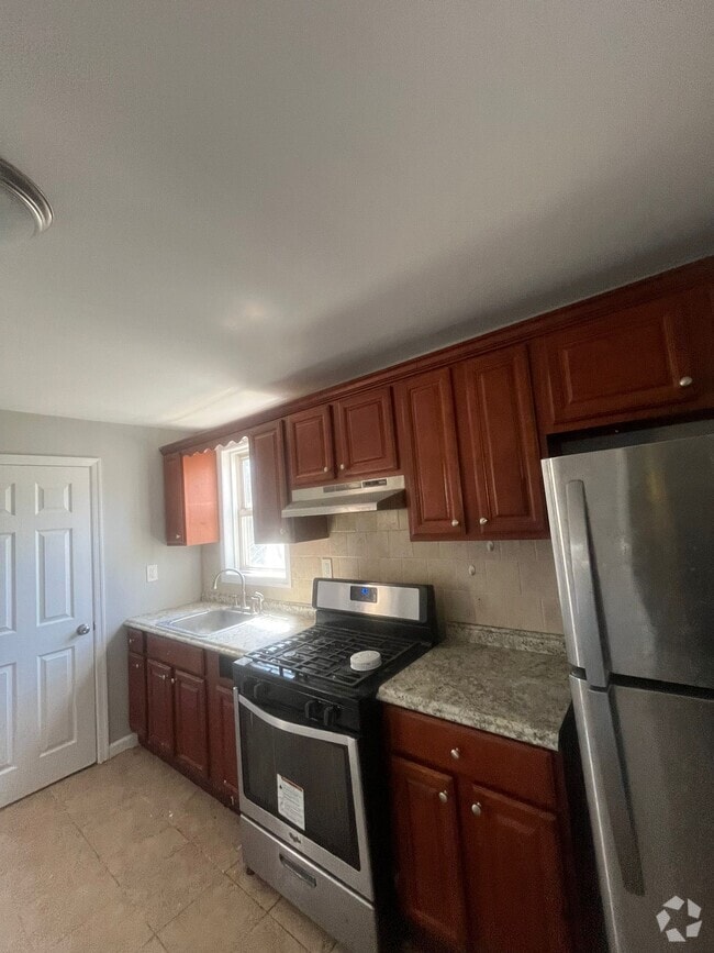 Building Photo - 186 Matthew St Unit 1 Rental