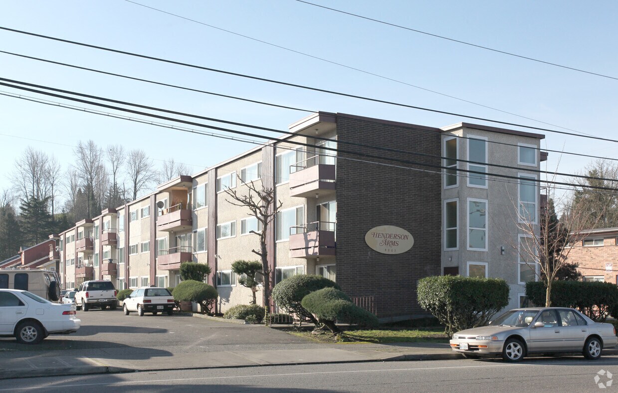 Photo - 4803 S Henderson St Apartments