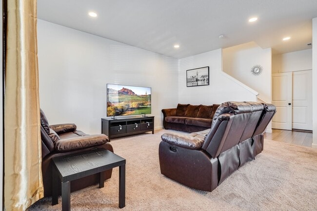 Photo - Beautiful New Build 3 Bed 2.5 Bath Cornelius Rental Home.