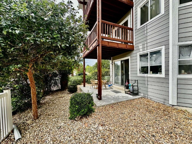 Photo - "Charming 2-Bed Condo Retreat in Aurora!" Unit 1522R