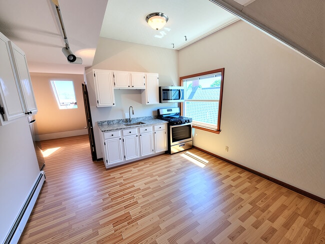 Photo - 10 High St Unit 3