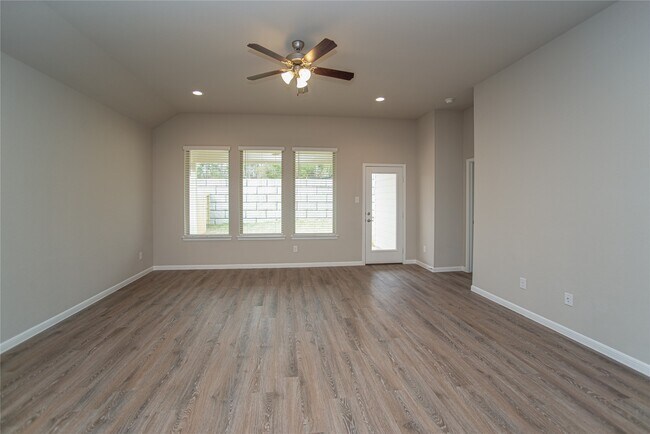 Photo - 439 Stonebrook Ln