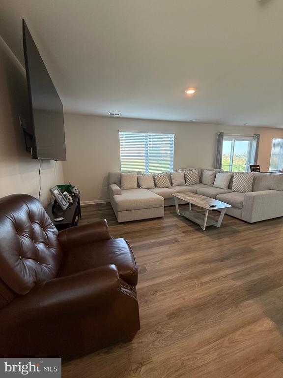 Building Photo - 115 Grasmere St